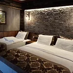 Hotel New Gate 3*