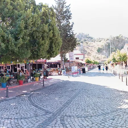 New Gate Szálloda 3*